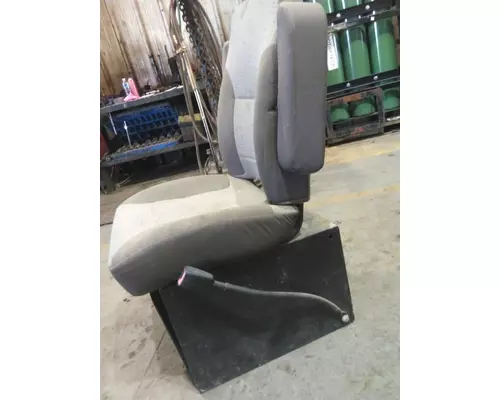 KENWORTH T370 SEAT, FRONT