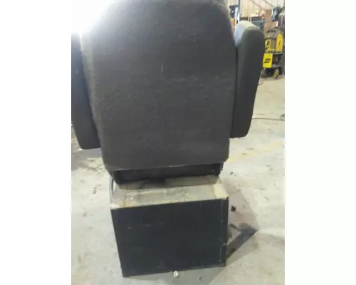 KENWORTH T370 SEAT, FRONT