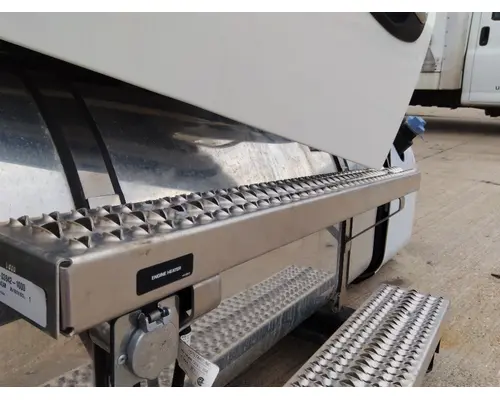 KENWORTH T380 CAB STEP