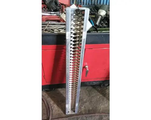 KENWORTH T380 CAB STEP