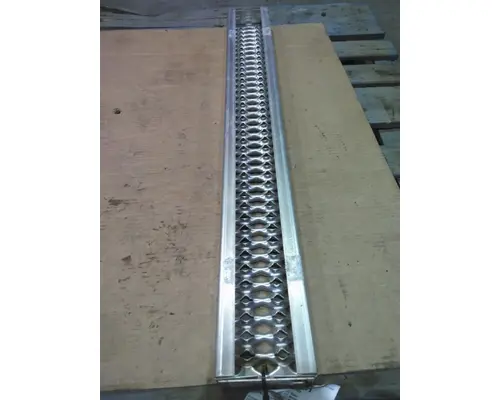 KENWORTH T380 CAB STEP