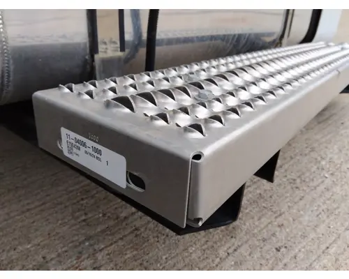 KENWORTH T380 CAB STEP