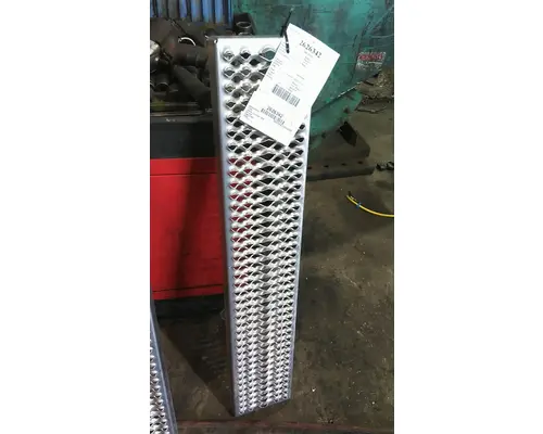 KENWORTH T380 CAB STEP