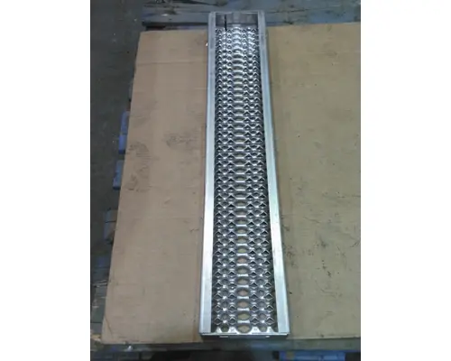 KENWORTH T380 CAB STEP