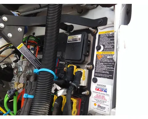 KENWORTH T380 FUSE BOX