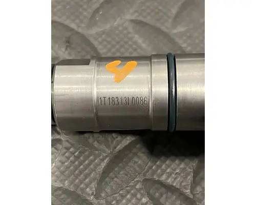 KENWORTH T400 Fuel Injector