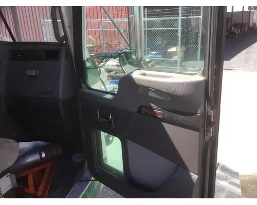 KENWORTH T440 CAB ASSEMBLY