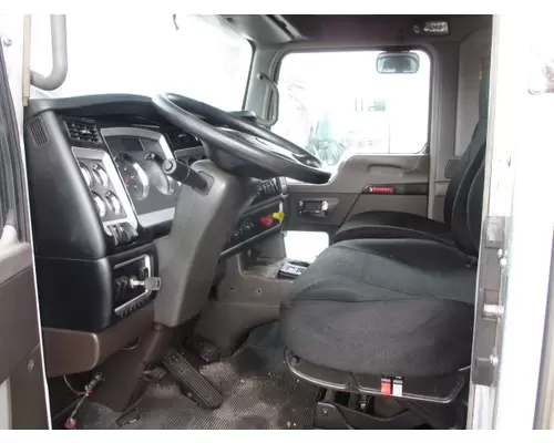 KENWORTH T440 CAB