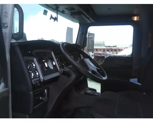 KENWORTH T440 CAB