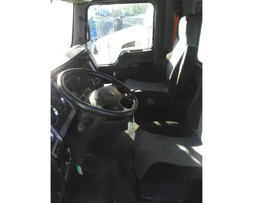 KENWORTH T440 CAB