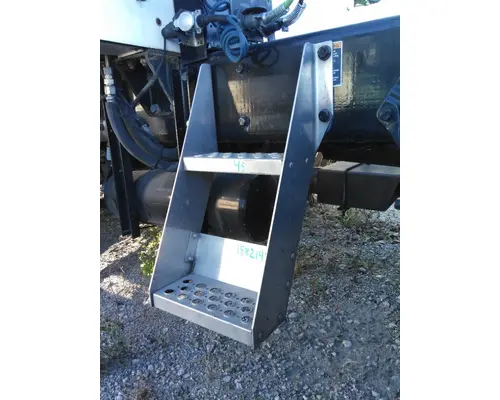 KENWORTH T440 FRAME STEP