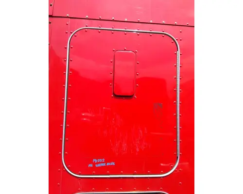 KENWORTH T600B DOOR, COMPARTMENT