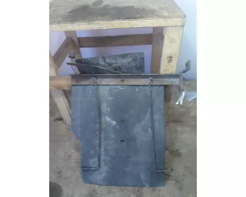 KENWORTH T600B MUD FLAP HANGER