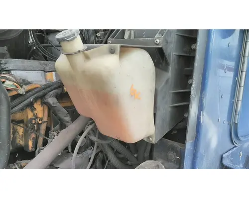 KENWORTH T600B WINDSHIELD WASHER RESERVOIR