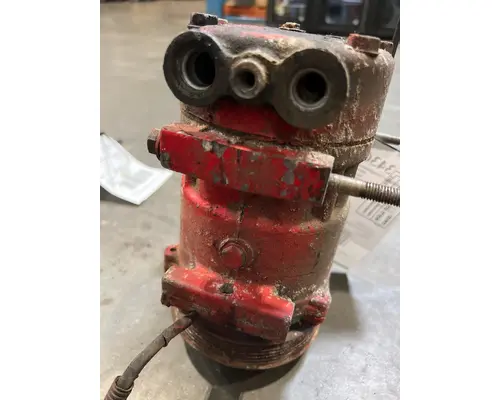 KENWORTH T600 Air Conditioner Compressor