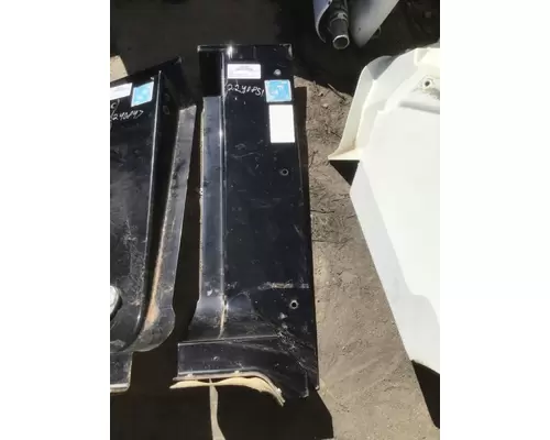 KENWORTH T600 CAB SKIRT FILLER PANEL