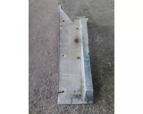 KENWORTH T600 CAB SKIRT FILLER PANEL