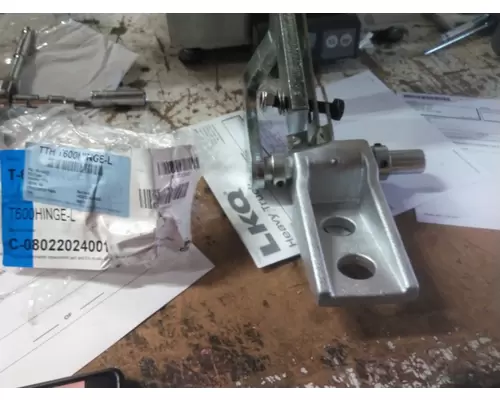 KENWORTH T600 HOOD HINGE