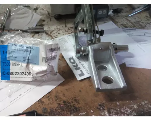 KENWORTH T600 HOOD HINGE