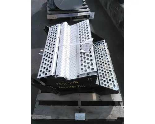 KENWORTH T660 BATTERY BOX