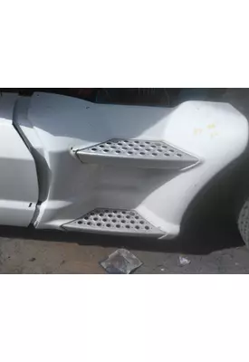 KENWORTH T660 CAB SKIRT/SIDE FAIRING