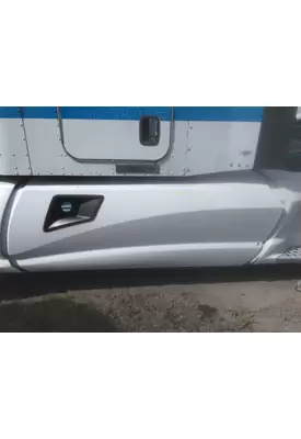 KENWORTH T660 CAB SKIRT/SIDE FAIRING