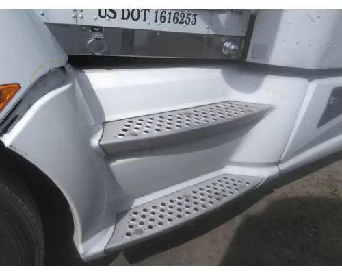 KENWORTH T660 CAB SKIRTSIDE FAIRING