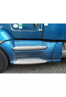 KENWORTH T660 CAB SKIRT/SIDE FAIRING