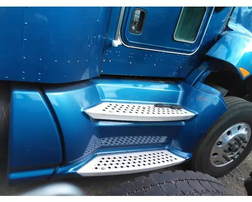KENWORTH T660 CAB SKIRTSIDE FAIRING