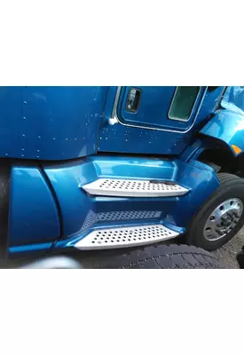 KENWORTH T660 CAB SKIRT/SIDE FAIRING