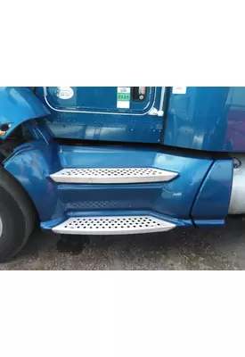 KENWORTH T660 CAB SKIRT/SIDE FAIRING