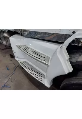 KENWORTH T660 CAB SKIRT/SIDE FAIRING