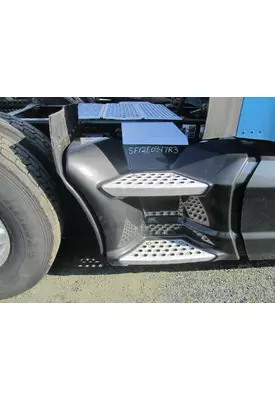 KENWORTH T660 CAB SKIRT/SIDE FAIRING