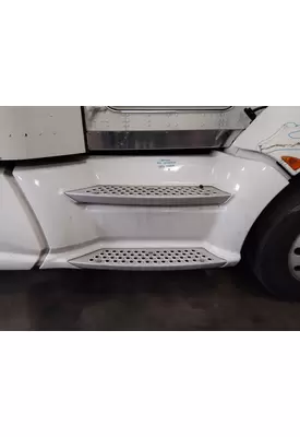 KENWORTH T660 CAB SKIRT/SIDE FAIRING