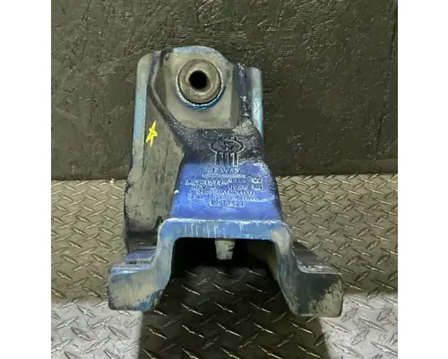 KENWORTH T660 Cab Mount Bracket