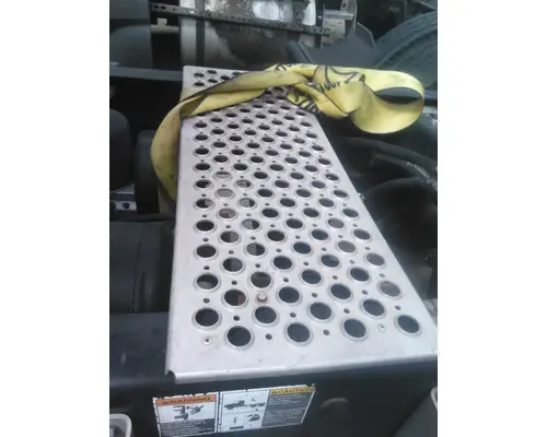 KENWORTH T660 DECK (CATWALK) STEP