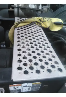 KENWORTH T660 DECK (CATWALK) STEP