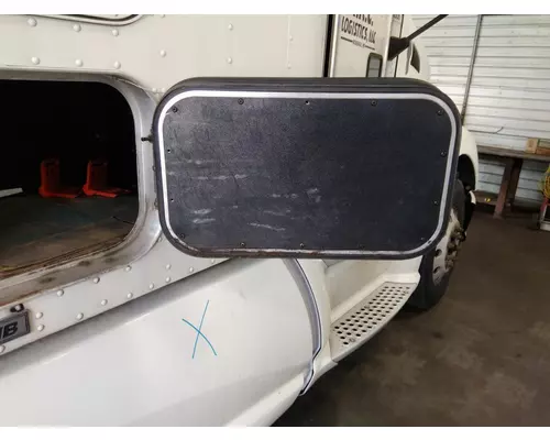 KENWORTH T660 DOOR, COMPARTMENT