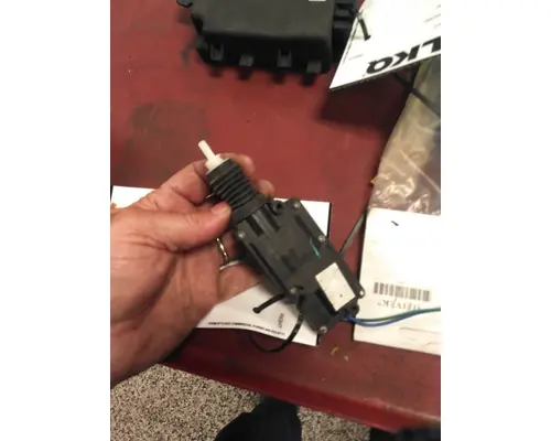 KENWORTH T660 DOOR ELECTRICAL SWITCH