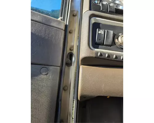 KENWORTH T660 Door Assembly, Front