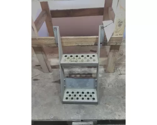 KENWORTH T660 FRAME STEP