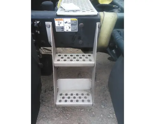 KENWORTH T660 FRAME STEP