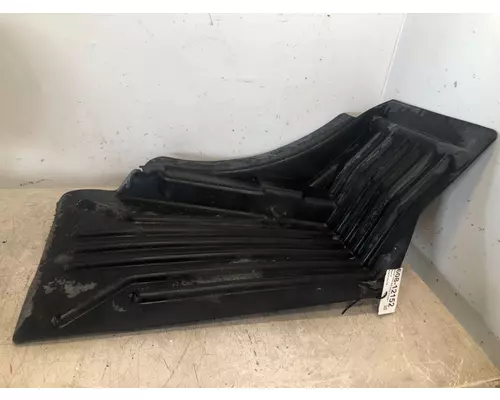 KENWORTH T660 Fender Extension