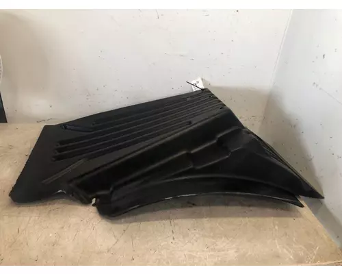 KENWORTH T660 Fender Extension