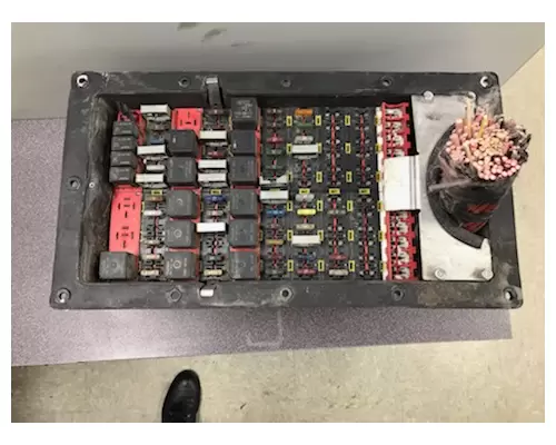 KENWORTH T660 Fuse Box