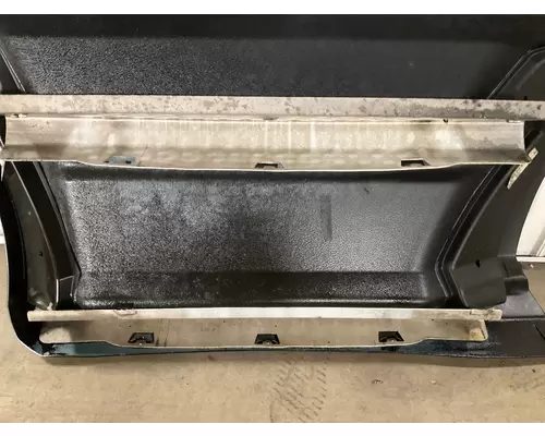 KENWORTH T660 Skirt