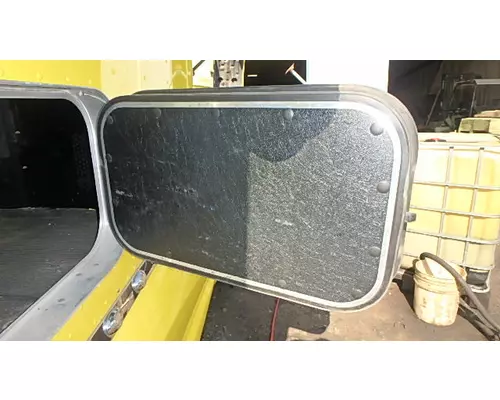 KENWORTH T660 Sleeper Door