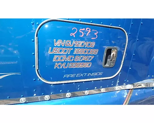 KENWORTH T660 Sleeper Door