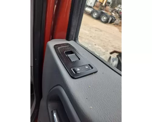 KENWORTH T680 2013-2026 DOOR ASSEMBLY, FRONT