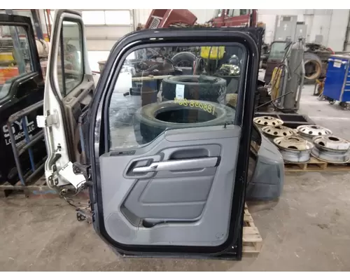 KENWORTH T680 2013-2026 DOOR ASSEMBLY, FRONT
